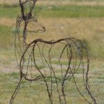 mule deer wire sculpture image